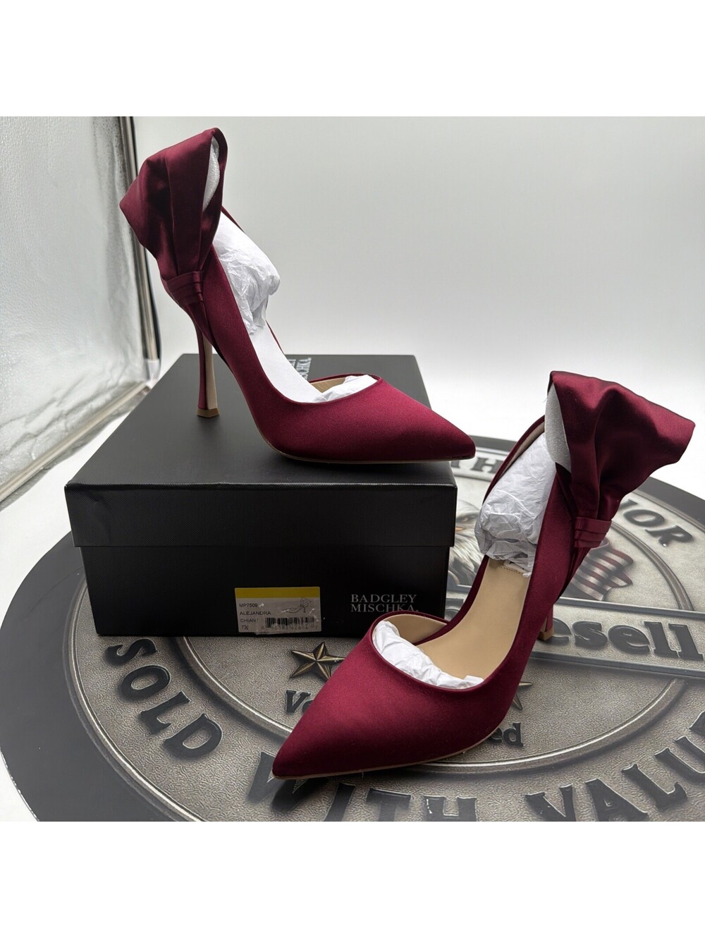 Badgley Mischka Women's Alejandra Pointed Toe Pumps Bow Slip-On Size 7.5